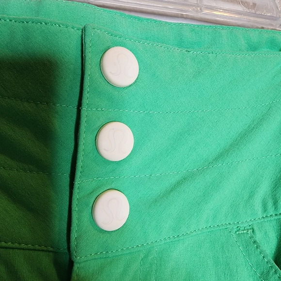 Lululemon green Betty Crop Pants.  Size 4. Vintage retro y2k. - Picture 4 of 16